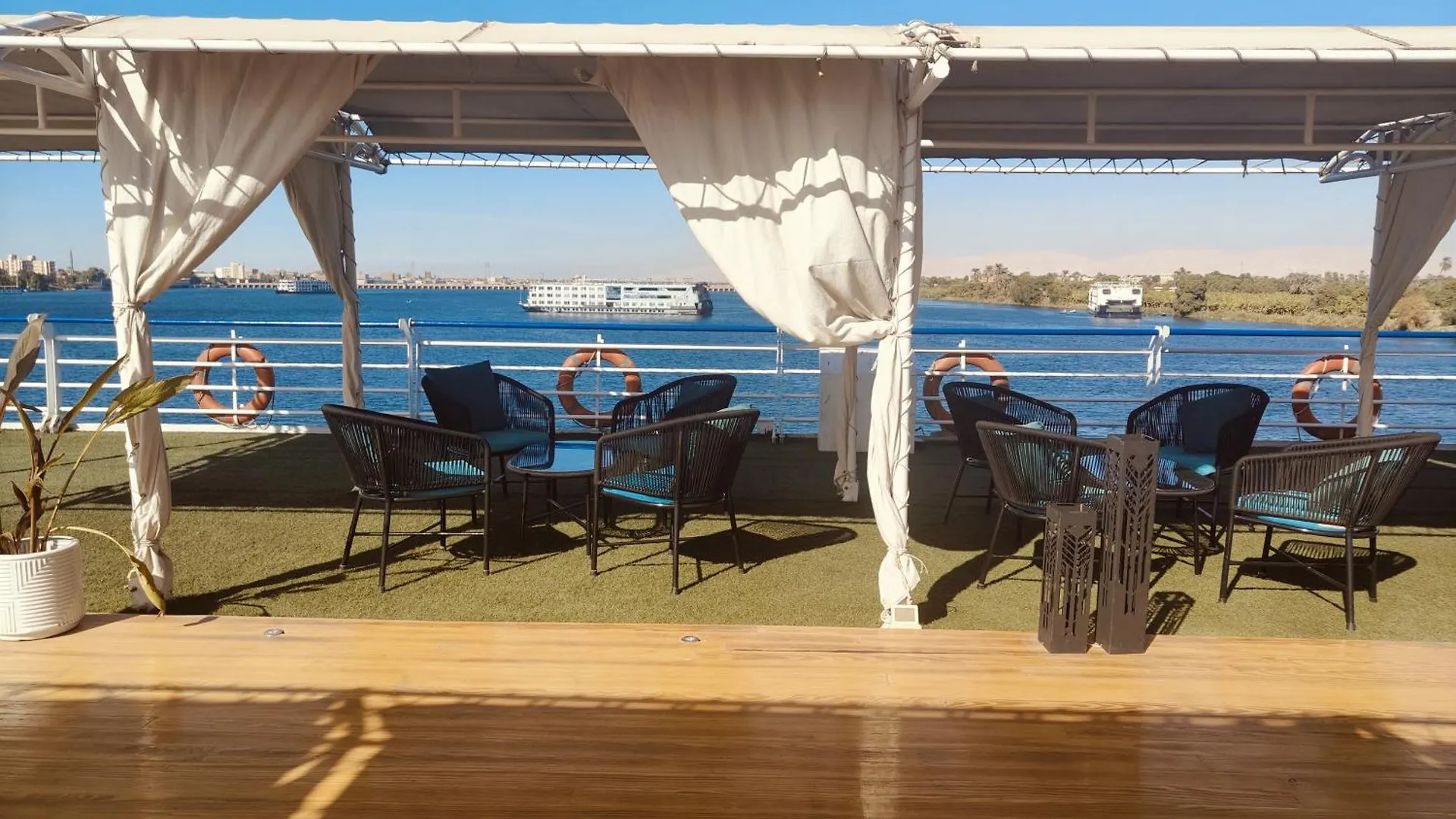 船上ホテル Nile Bride 5-Star Suite-Based Luxury Cruise - Every Monday From Luxor 4 & 7 Nights - Every Friday From Aswan 3 & 7 Nights